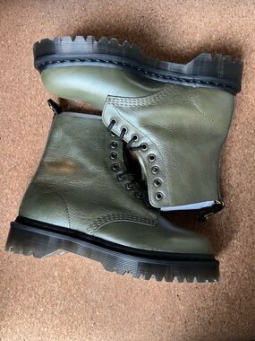 Dr. Marten 1460 Eclipse Soft Leather Olive Green Combat Boots